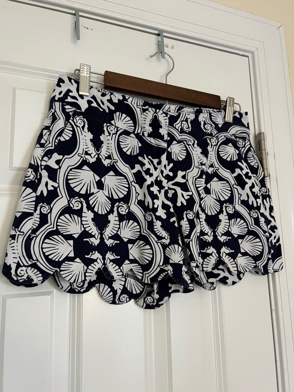 Crown & Ivy Navy Blue /White Scallop-Print Chino Shorts . Seashell & Seahorse -2